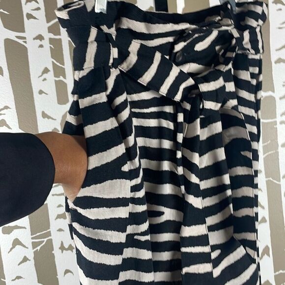 Linen Blend Zebra Print High Rise Paper Bag Waist Tapered Cropped Pants NEW 6 - Picture 4 of 9
